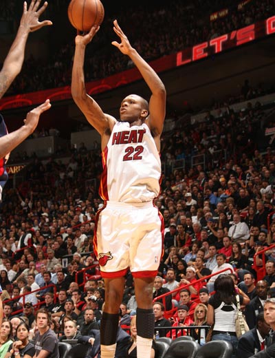 更令他意外 更令他意外